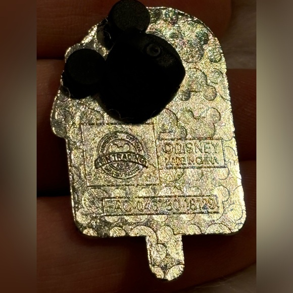 DISNEY PIN PLUTO ICE CREAM BAR POPSICLE FROM MYSTERY SET - Picture 3 of 3